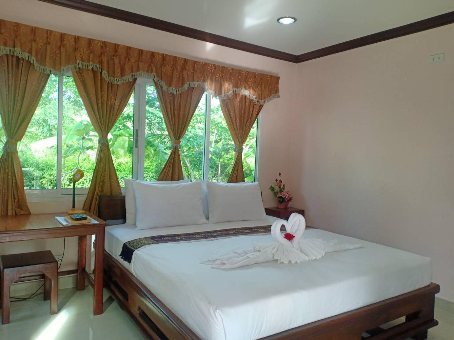 Capital O 75415 Nanthachart Riverview Resort Samut Songkhram Екстер'єр фото